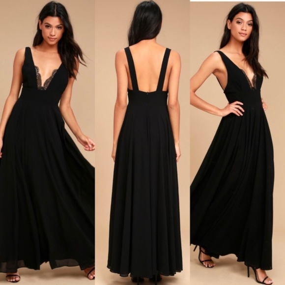 Lulus Dresses & Skirts - NWT Lulu's True Bliss flowy v-neck lace maxi dress